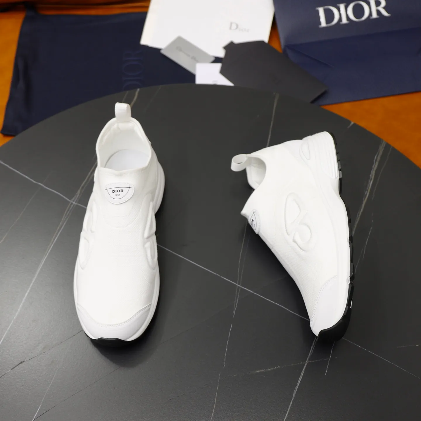 Men's shoes: 520💰Dior Dior B30 latest hot model shipped, original 1:1 manufacturing ▪️ Fabric: Original custom fly woven ▪️ Lining: Imported breathable mesh ▪️ Sole: Original molded non-slip outsole ▪️ Size: 38-46 (45, 46 custom-made, non-refundable)
